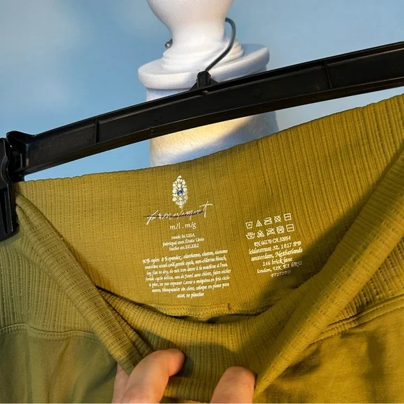 Free People FP MOVEMENT Good Karma Flare Leggings Yoga Pants in Army Green M/L - Picture 2 of 7